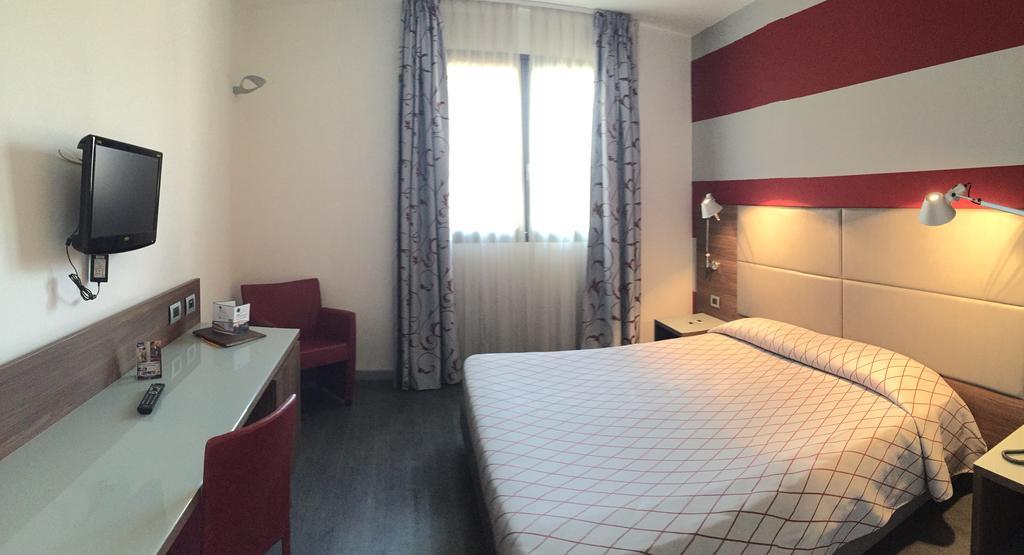 Hotel Del Parco Vigevano Exterior photo