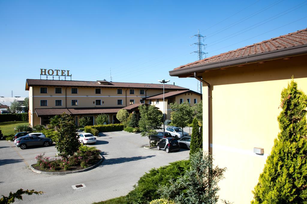 Hotel Del Parco Vigevano Exterior photo